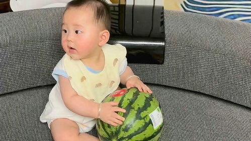 婴儿吃小瓜,婴儿辅食新选择