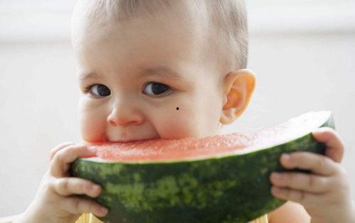 婴儿吃小瓜,婴儿辅食新选择