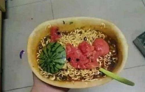 胖瓜吃泡面,一场味蕾与视觉的双重享受