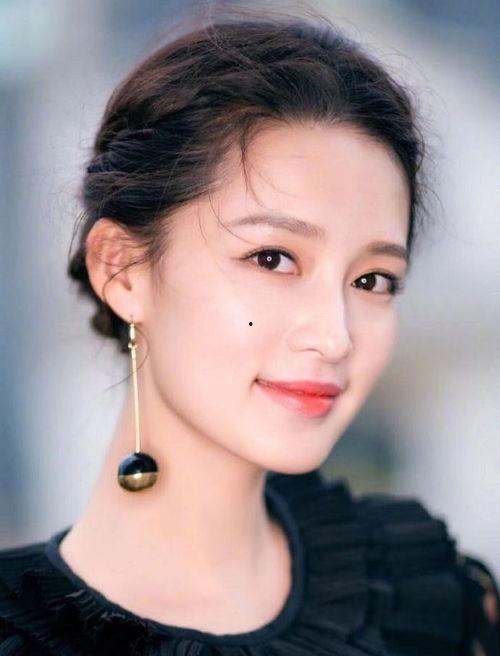 东北女的吃瓜事件,网络热议背后的真相与反思