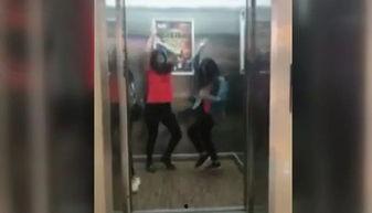 电梯吃瓜视频搞笑,吃瓜群众变身喜剧大师