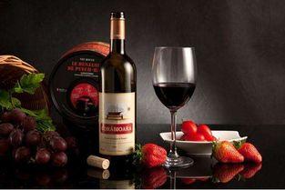 吃二甲双瓜可以喝红酒吗,饮酒时的注意事项与建议