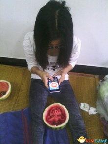 吃瓜的女生搞笑名字,揭秘那些搞笑的吃瓜女生名字背后的故事