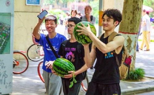 吃瓜哪个学校,“揭秘‘吃瓜现象背后的高校风云录”