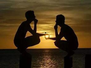 河边吃瓜拍照文案句子,镜头下的悠闲时光