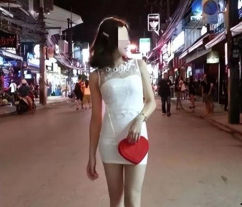 女销售卖车吃瓜,一场意外吃瓜引发的汽车销售风云