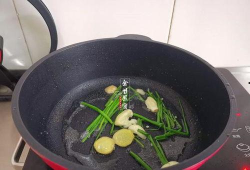 路边吃烧瓜,品味生活滋味