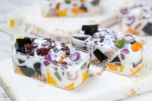 夏日吃瓜椰椰奶茶,椰椰奶茶，清凉一夏尽享瓜果香