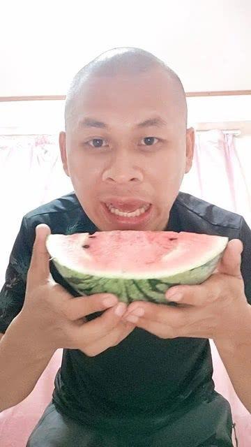 宝宝吃瓜好美味