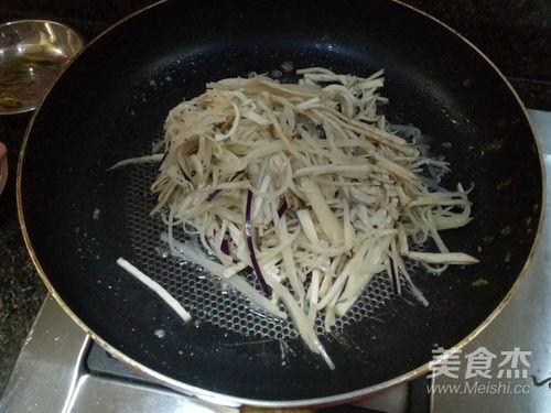 发烧吃银鱼茄瓜,发烧时的美味食疗佳品