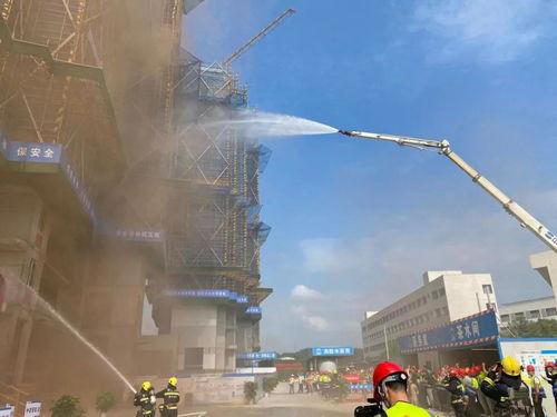 消防救援现场吃瓜